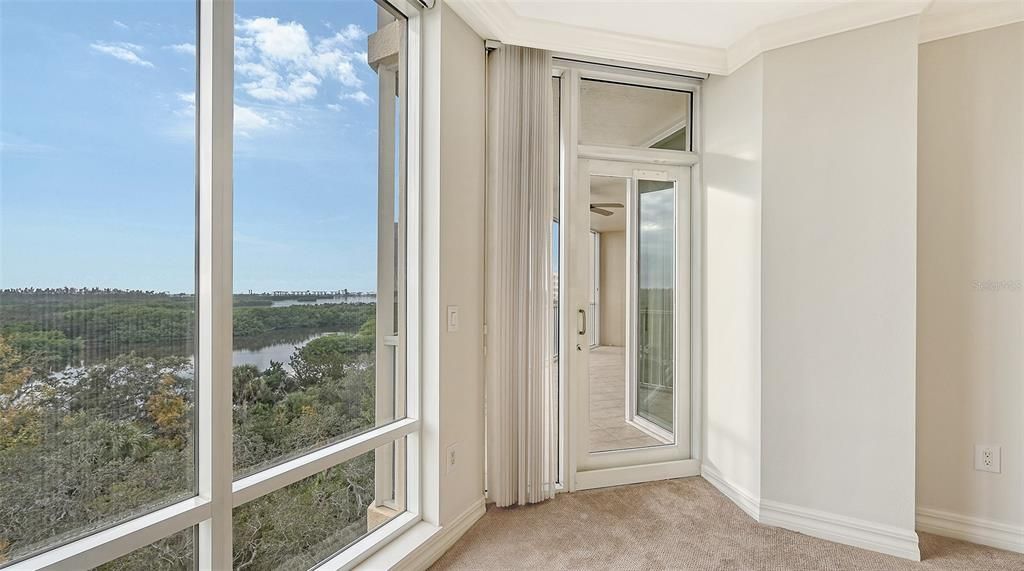 For Sale: $699,000 (3 beds, 3 baths, 2203 Square Feet)