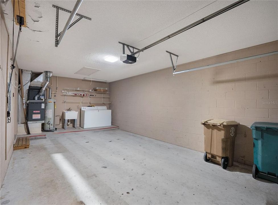 Active With Contract: $249,900 (3 beds, 2 baths, 1376 Square Feet)