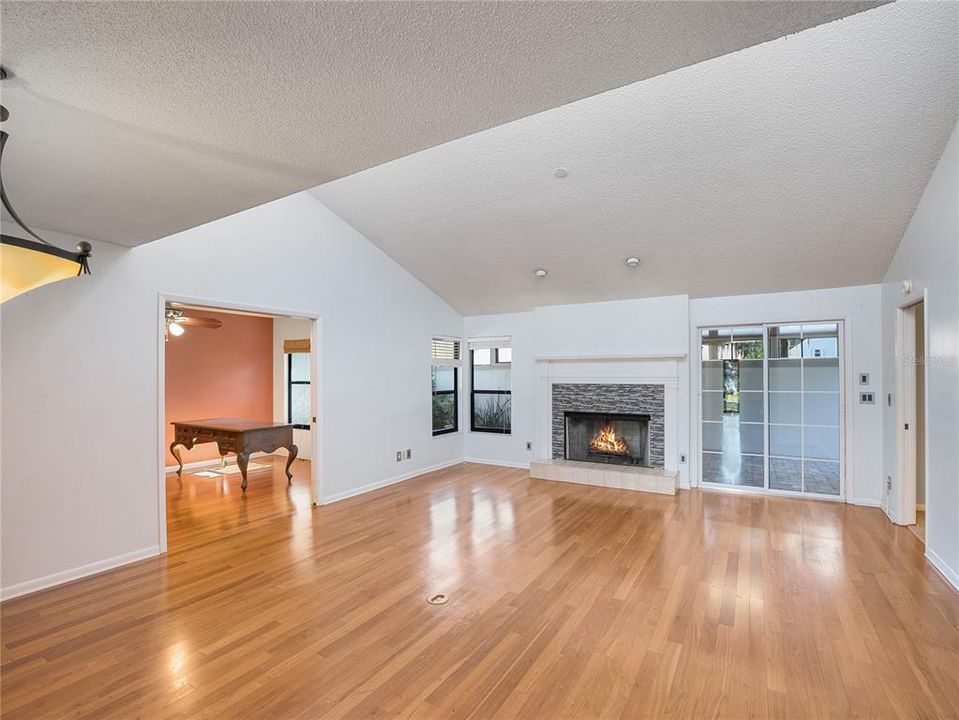 Active With Contract: $249,900 (3 beds, 2 baths, 1376 Square Feet)