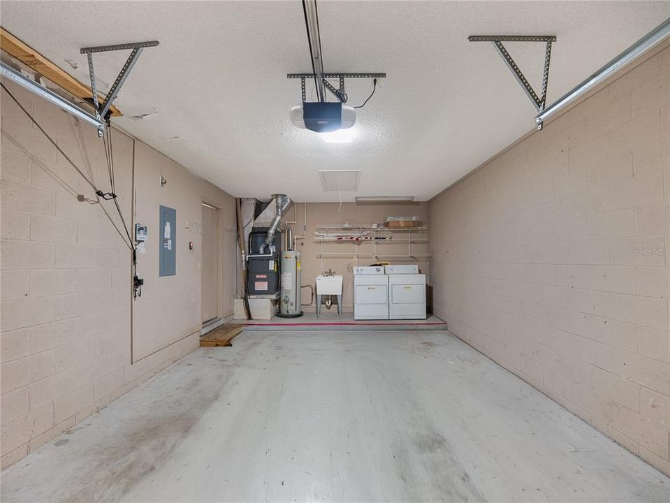 Active With Contract: $249,900 (3 beds, 2 baths, 1376 Square Feet)