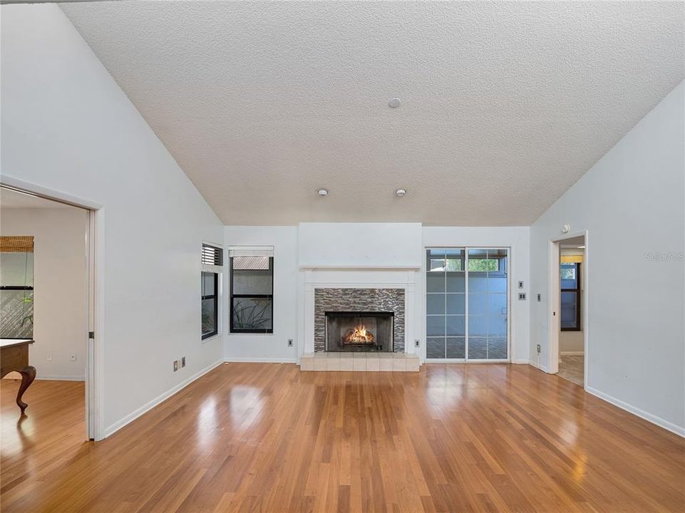 Active With Contract: $249,900 (3 beds, 2 baths, 1376 Square Feet)