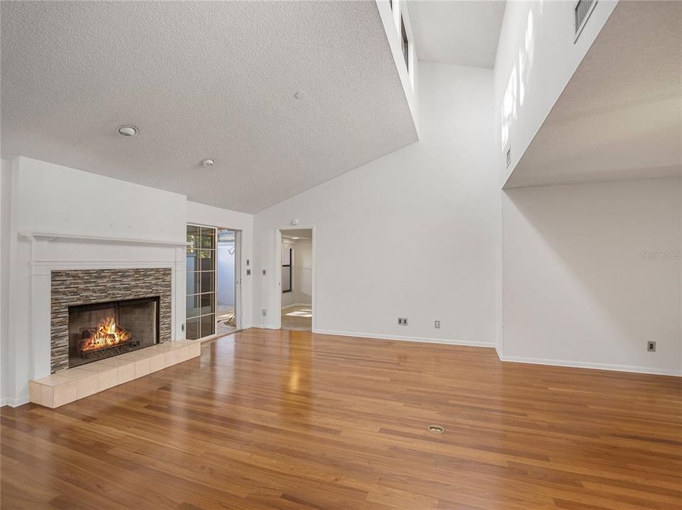 Active With Contract: $249,900 (3 beds, 2 baths, 1376 Square Feet)