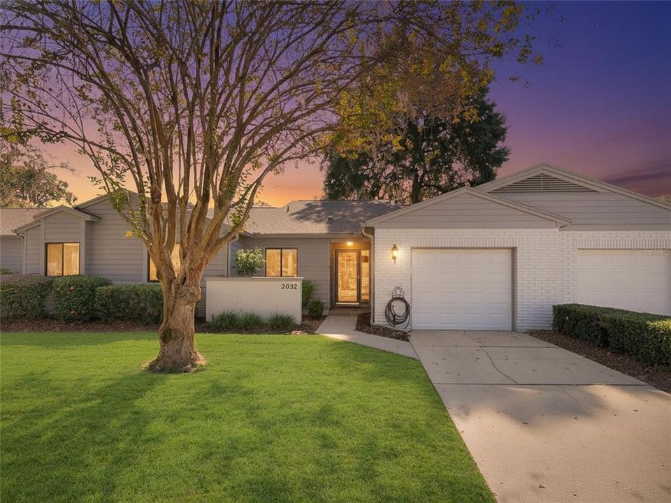 Active With Contract: $249,900 (3 beds, 2 baths, 1376 Square Feet)