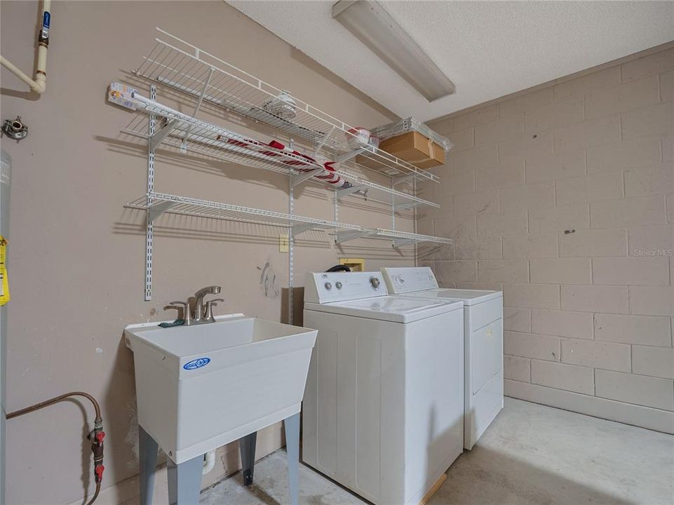 Active With Contract: $249,900 (3 beds, 2 baths, 1376 Square Feet)