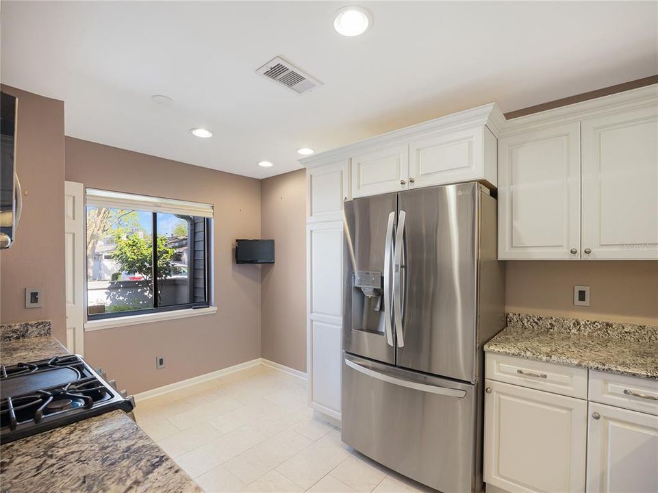 Active With Contract: $249,900 (3 beds, 2 baths, 1376 Square Feet)