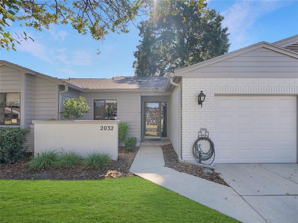 Active With Contract: $249,900 (3 beds, 2 baths, 1376 Square Feet)