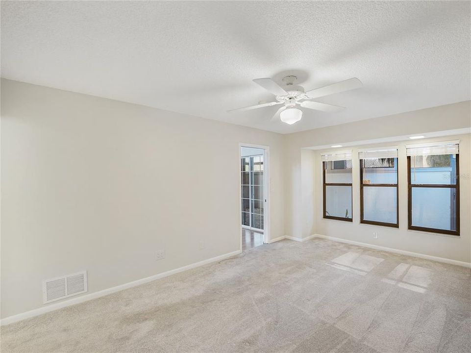 Active With Contract: $249,900 (3 beds, 2 baths, 1376 Square Feet)