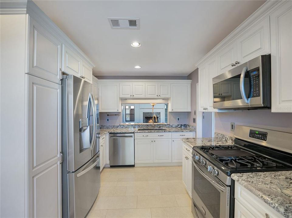 Active With Contract: $249,900 (3 beds, 2 baths, 1376 Square Feet)