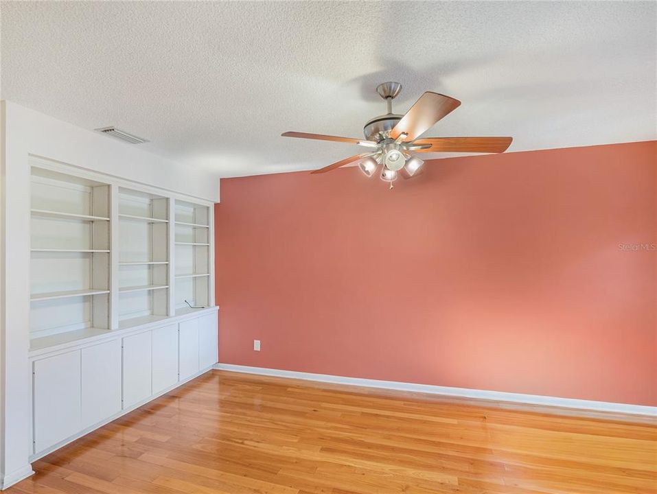 Active With Contract: $249,900 (3 beds, 2 baths, 1376 Square Feet)