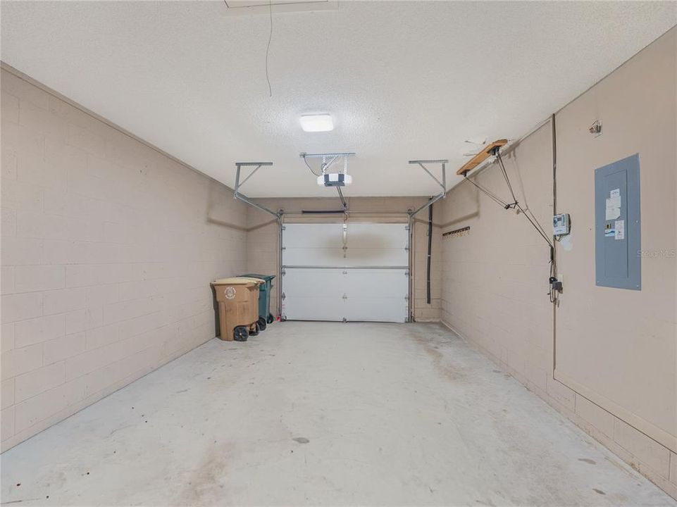 Active With Contract: $249,900 (3 beds, 2 baths, 1376 Square Feet)