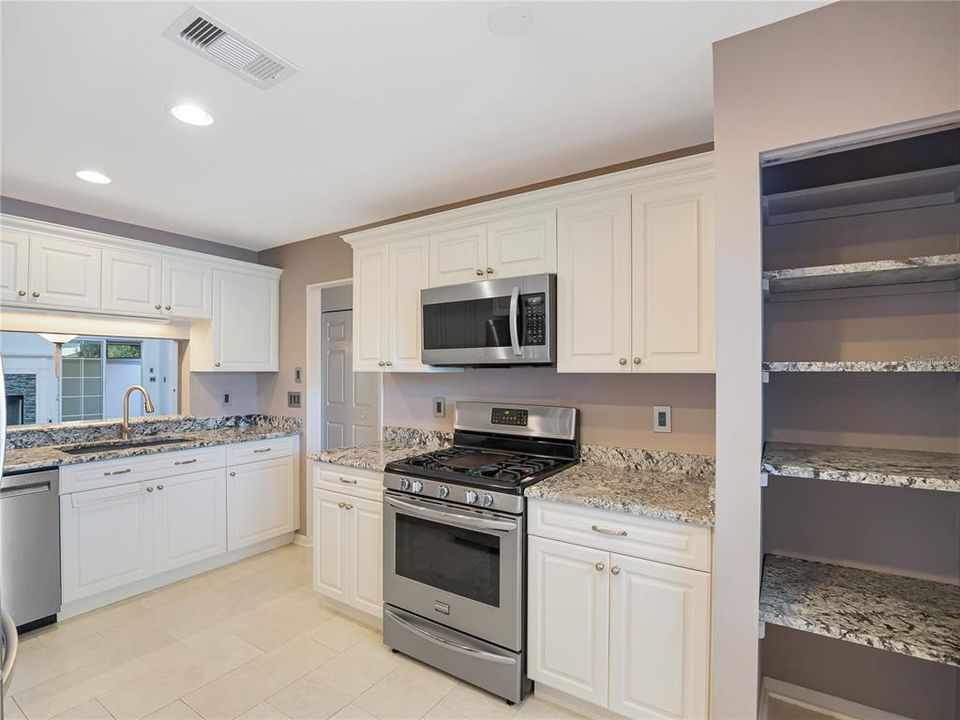 Active With Contract: $249,900 (3 beds, 2 baths, 1376 Square Feet)