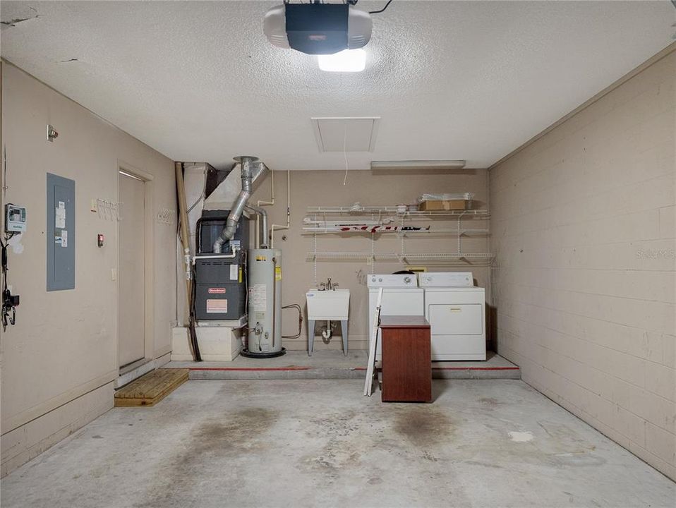 Active With Contract: $249,900 (3 beds, 2 baths, 1376 Square Feet)