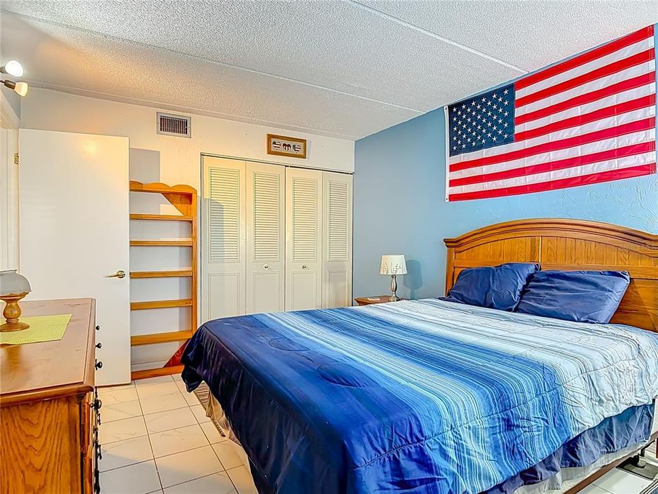 待售: $119,900 (2 贝兹, 1 浴室, 864 平方英尺)