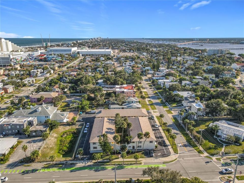 待售: $119,900 (2 贝兹, 1 浴室, 864 平方英尺)