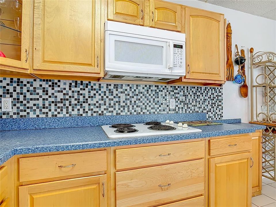 待售: $119,900 (2 贝兹, 1 浴室, 864 平方英尺)