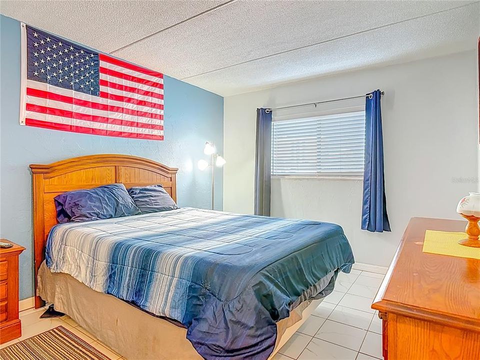 待售: $119,900 (2 贝兹, 1 浴室, 864 平方英尺)