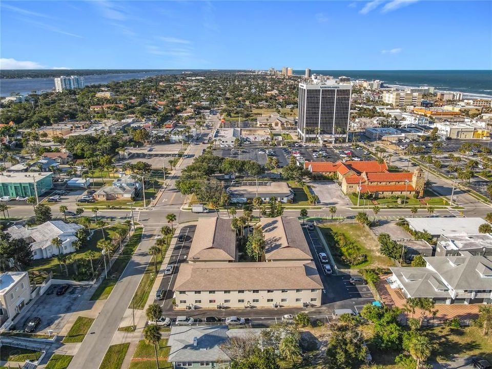 待售: $119,900 (2 贝兹, 1 浴室, 864 平方英尺)