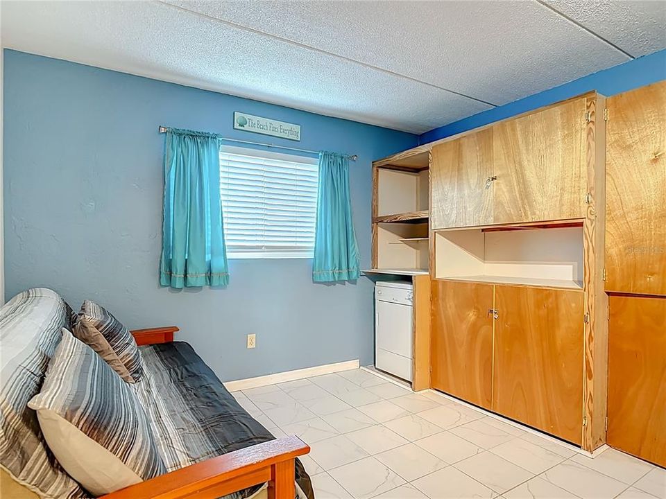 待售: $119,900 (2 贝兹, 1 浴室, 864 平方英尺)