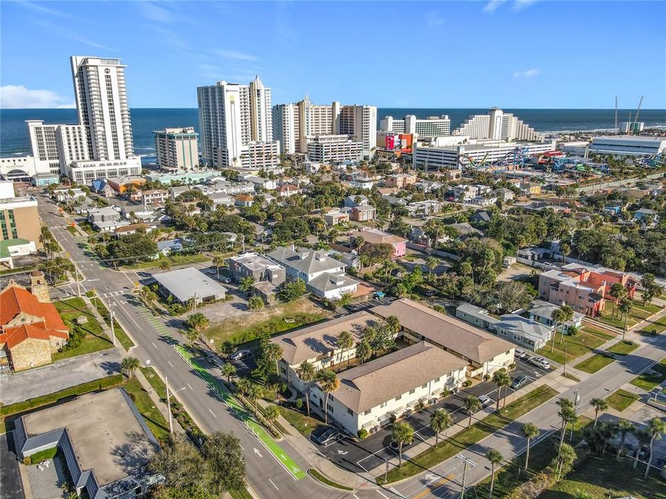 待售: $119,900 (2 贝兹, 1 浴室, 864 平方英尺)