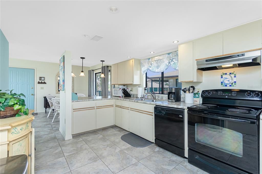 En Venta: $375,000 (2 camas, 1 baños, 816 Pies cuadrados)