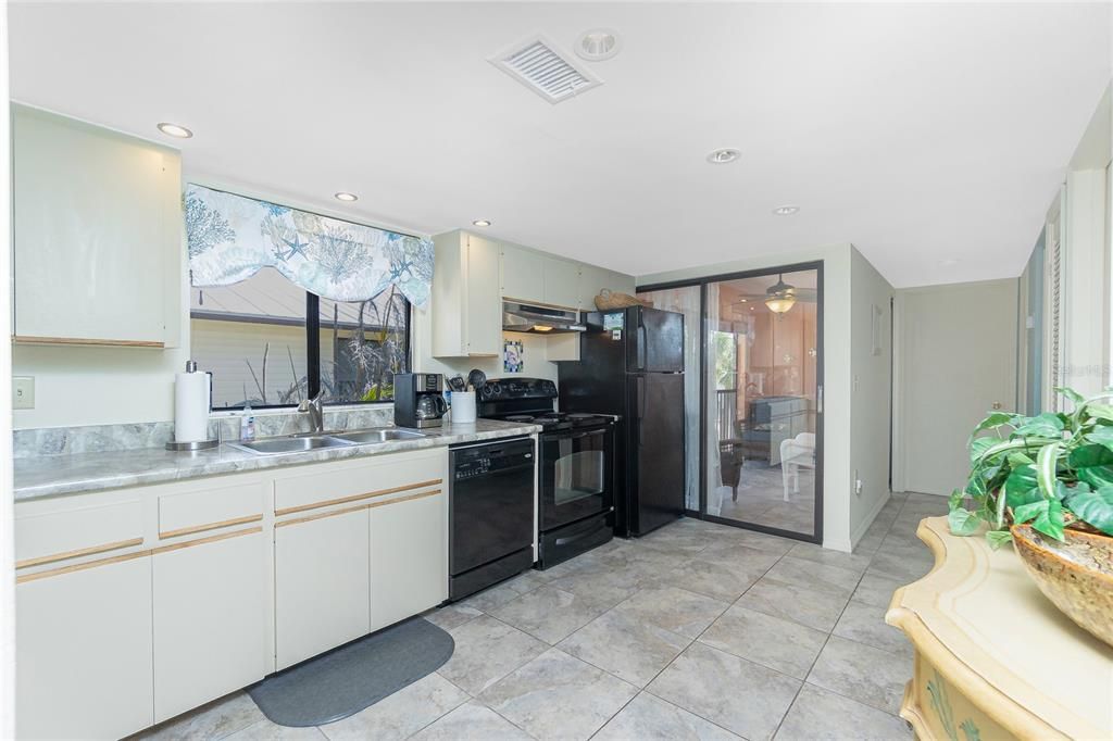 En Venta: $375,000 (2 camas, 1 baños, 816 Pies cuadrados)