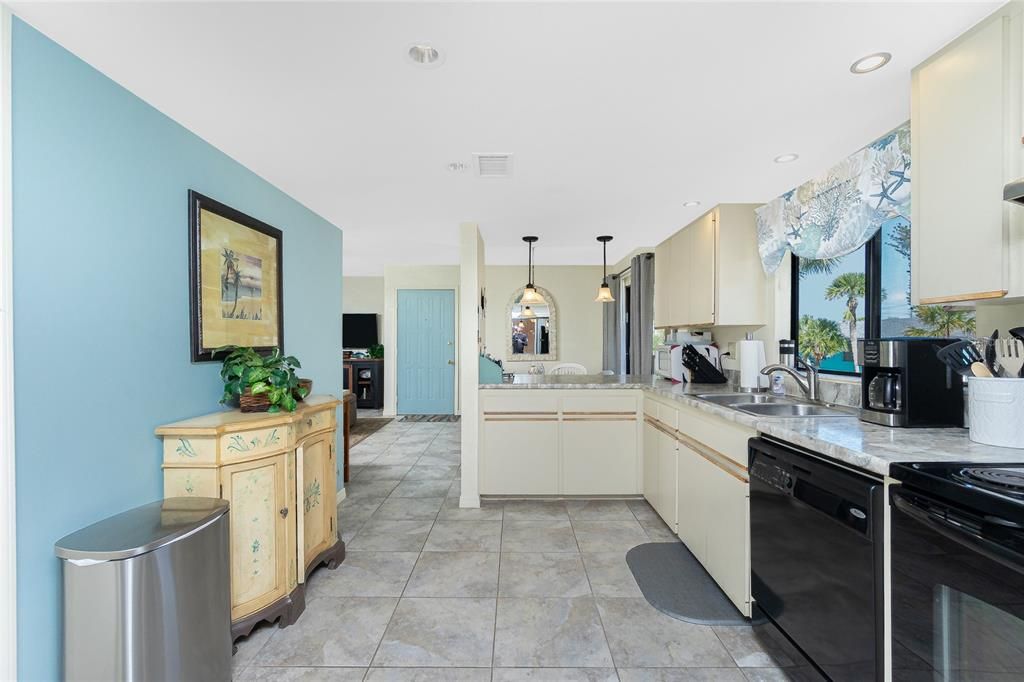 En Venta: $375,000 (2 camas, 1 baños, 816 Pies cuadrados)