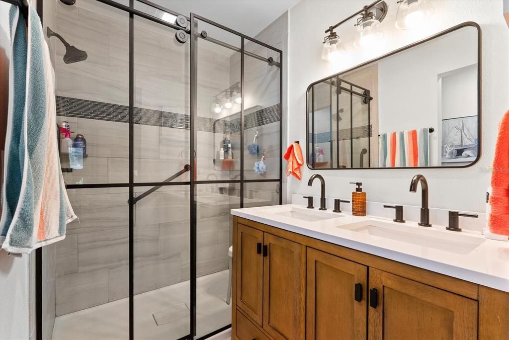 合同活跃: $649,000 (2 贝兹, 2 浴室, 1453 平方英尺)