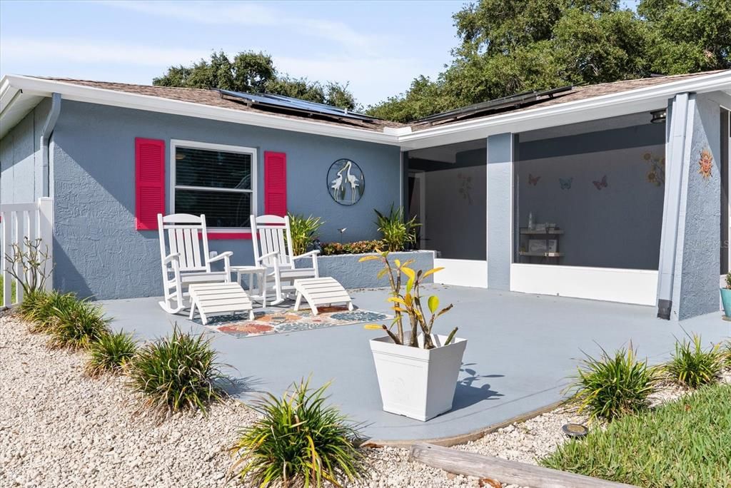 合同活跃: $649,000 (2 贝兹, 2 浴室, 1453 平方英尺)