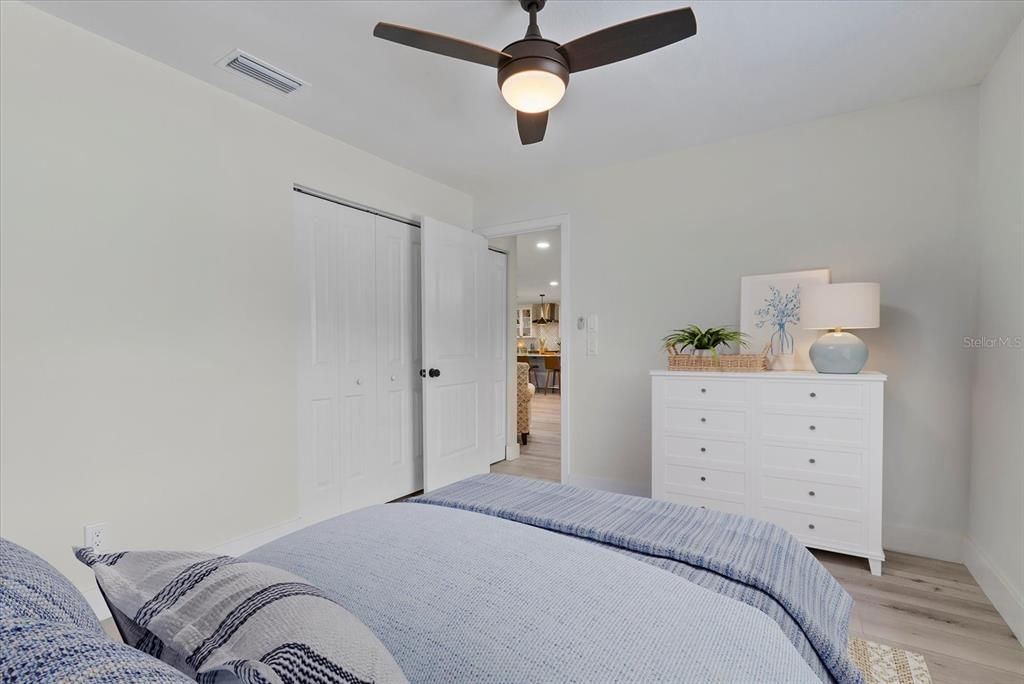 合同活跃: $649,000 (2 贝兹, 2 浴室, 1453 平方英尺)