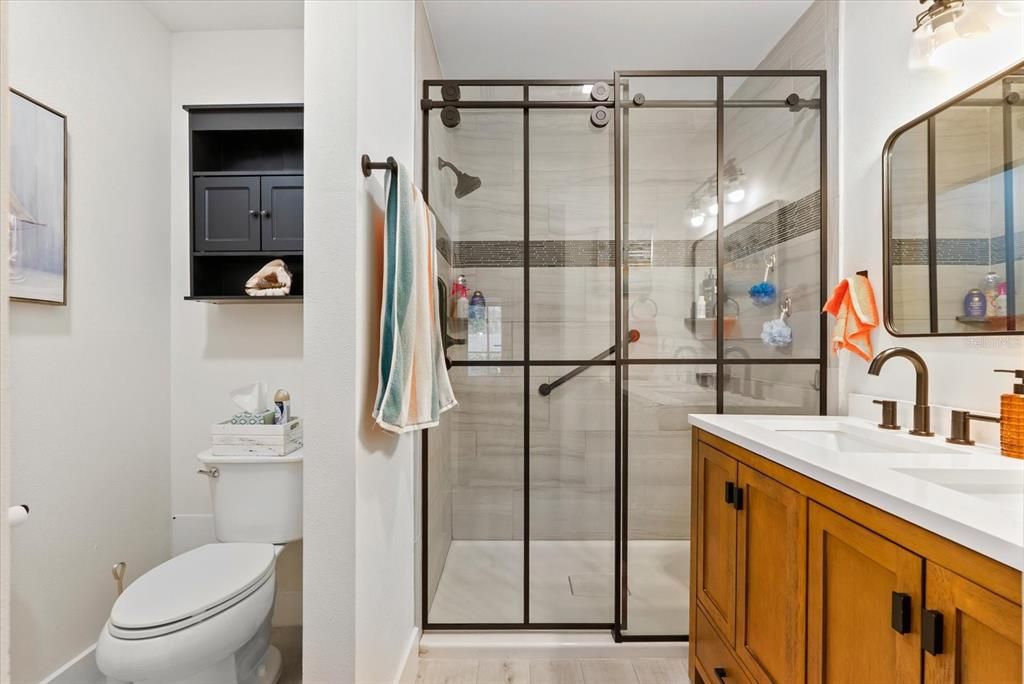 合同活跃: $649,000 (2 贝兹, 2 浴室, 1453 平方英尺)