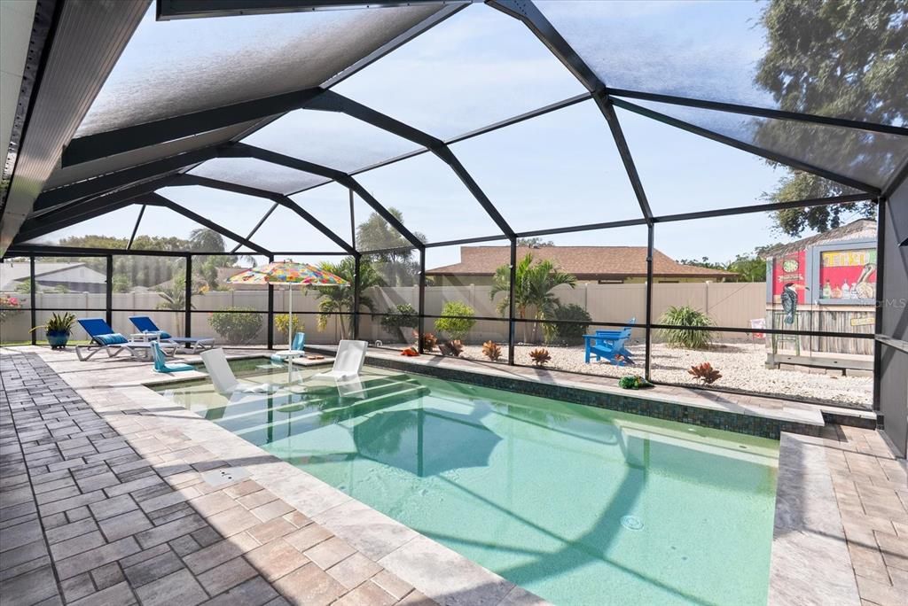 合同活跃: $649,000 (2 贝兹, 2 浴室, 1453 平方英尺)