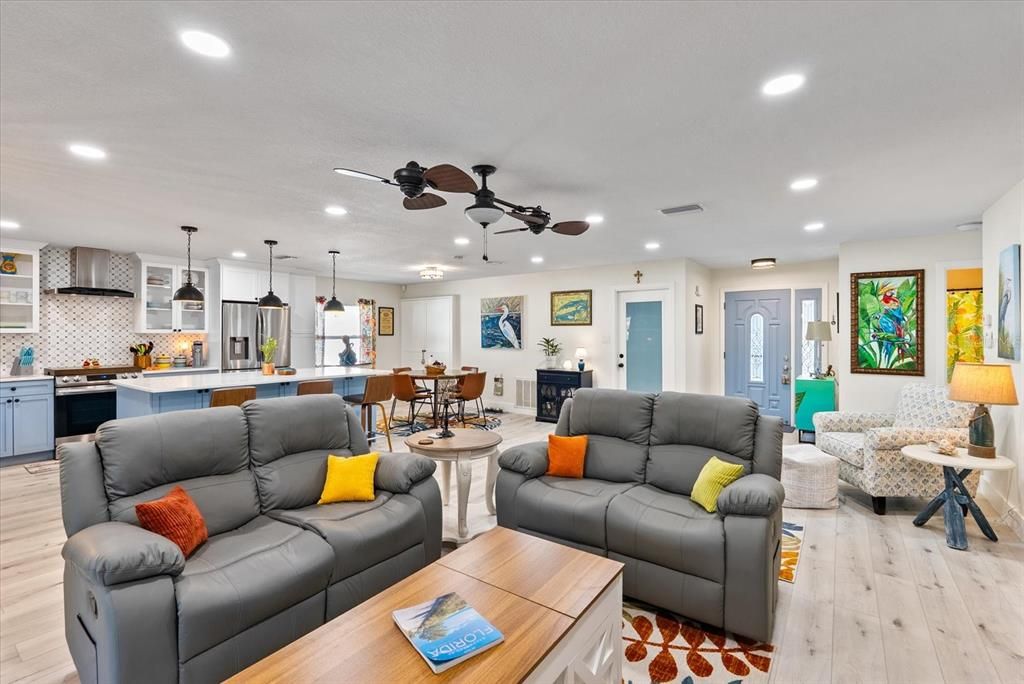 合同活跃: $649,000 (2 贝兹, 2 浴室, 1453 平方英尺)