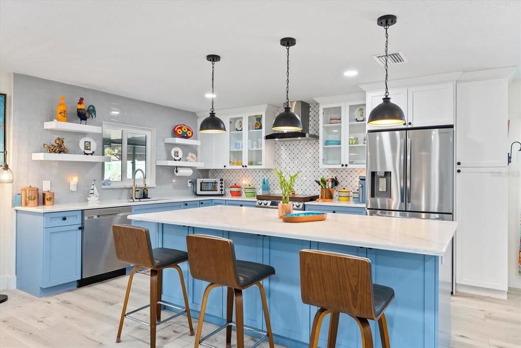 合同活跃: $649,000 (2 贝兹, 2 浴室, 1453 平方英尺)