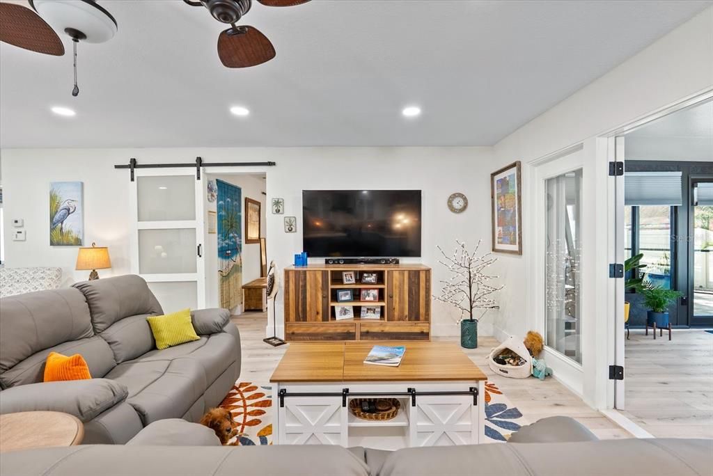 合同活跃: $649,000 (2 贝兹, 2 浴室, 1453 平方英尺)