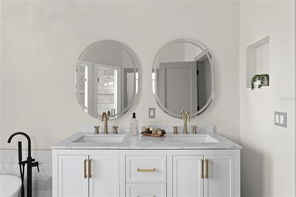 For Sale: $615,000 (3 beds, 3 baths, 2204 Square Feet)