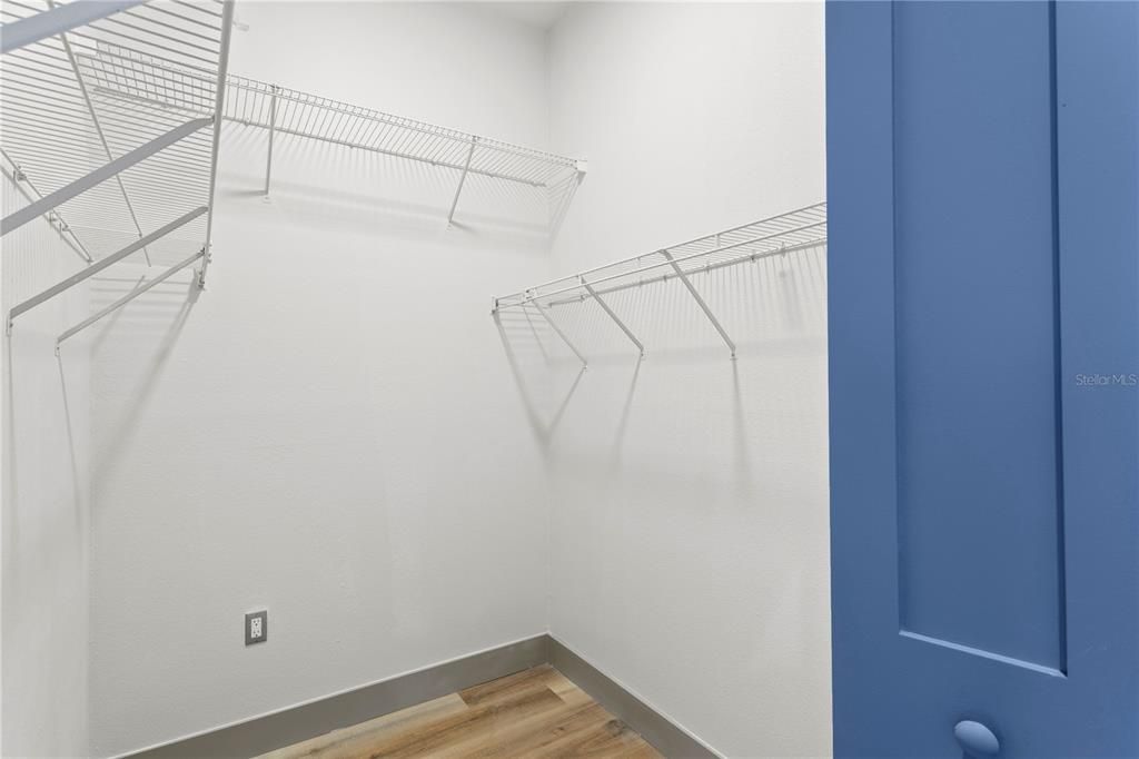 For Sale: $615,000 (3 beds, 3 baths, 2204 Square Feet)