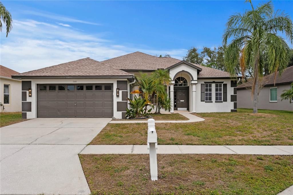 For Sale: $615,000 (3 beds, 3 baths, 2204 Square Feet)