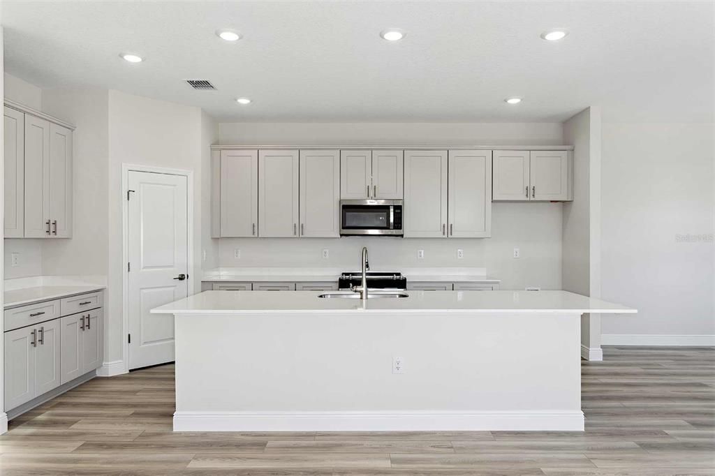 Active With Contract: $559,990 (5 beds, 3 baths, 3183 Square Feet)