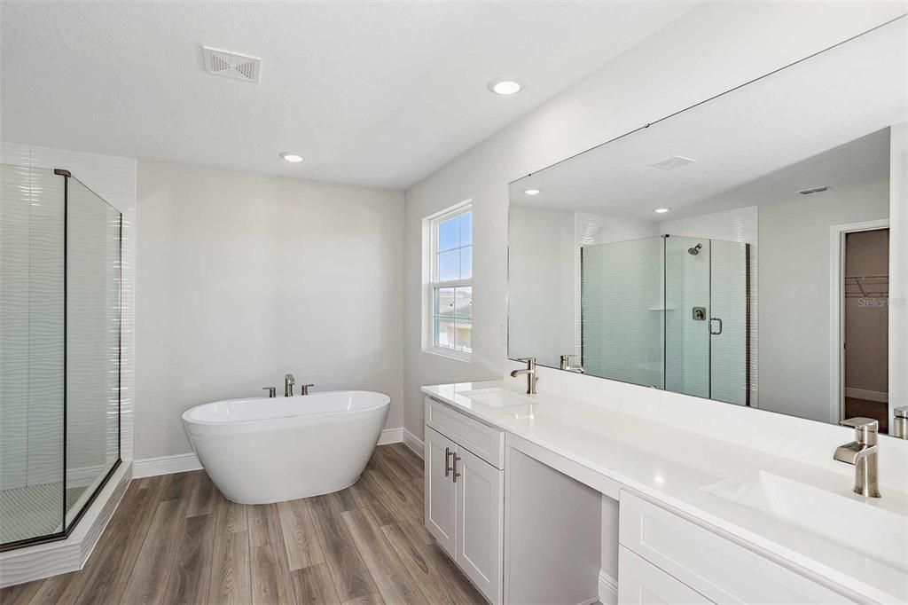 Active With Contract: $559,990 (5 beds, 3 baths, 3183 Square Feet)