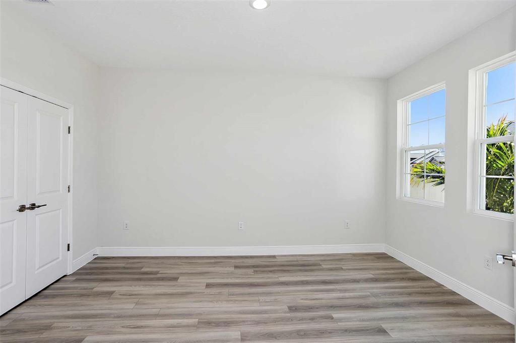 Active With Contract: $559,990 (5 beds, 3 baths, 3183 Square Feet)