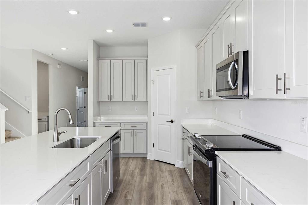 Active With Contract: $559,990 (5 beds, 3 baths, 3183 Square Feet)