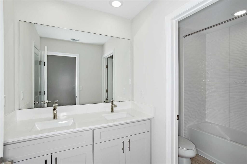 Active With Contract: $559,990 (5 beds, 3 baths, 3183 Square Feet)