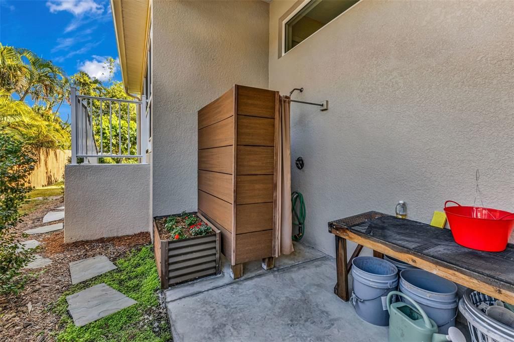 For Sale: $648,000 (3 beds, 2 baths, 1686 Square Feet)