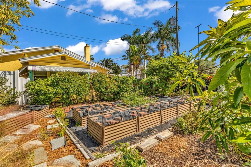 For Sale: $648,000 (3 beds, 2 baths, 1686 Square Feet)