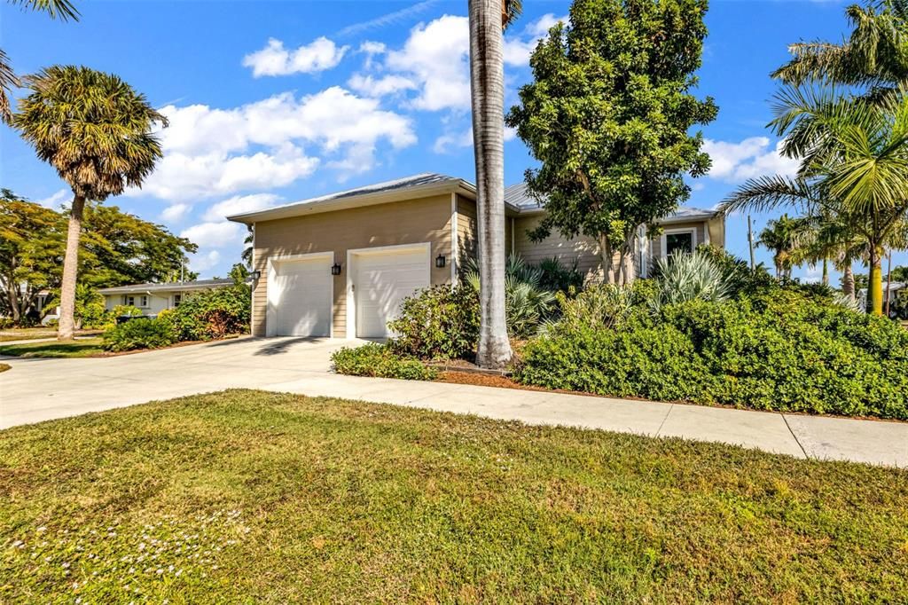 For Sale: $648,000 (3 beds, 2 baths, 1686 Square Feet)