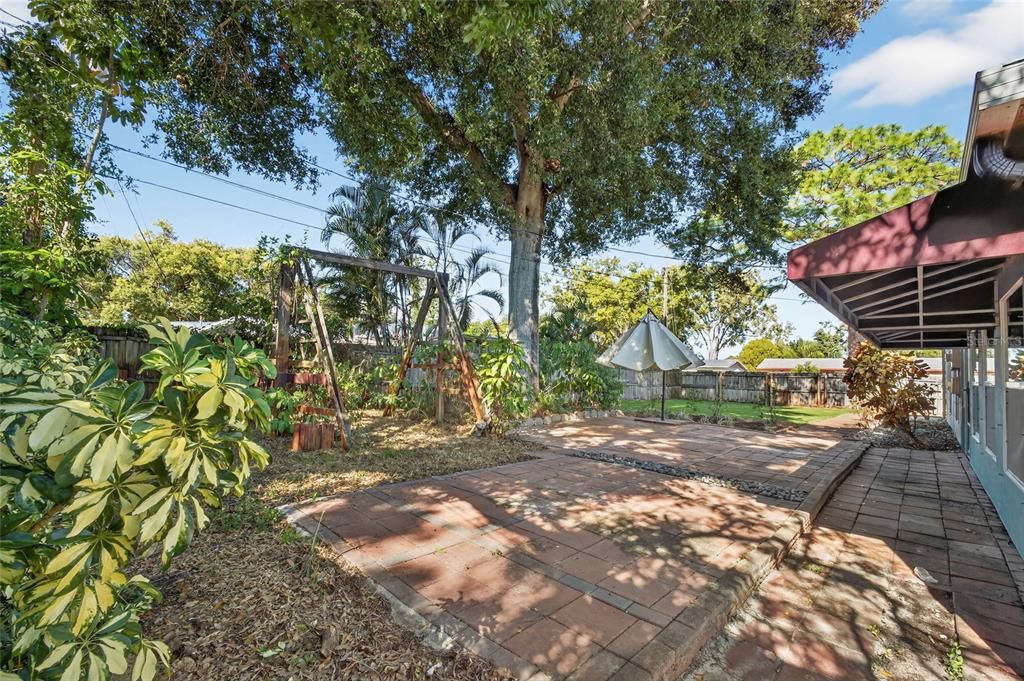 For Sale: $549,900 (3 beds, 2 baths, 1872 Square Feet)