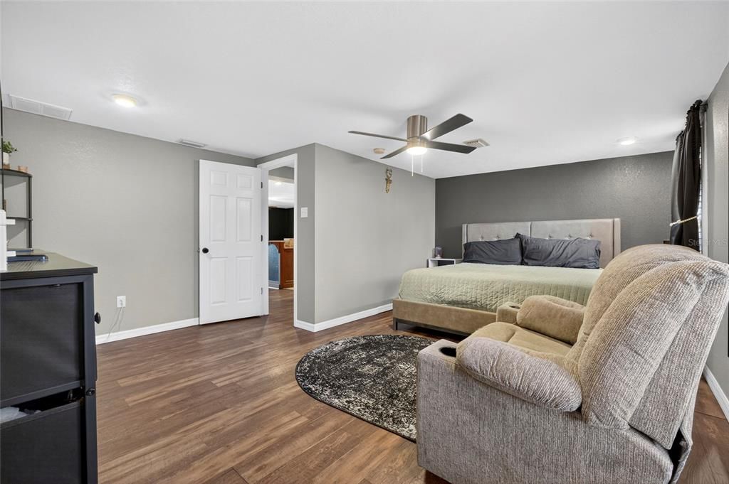 For Sale: $549,900 (3 beds, 2 baths, 1872 Square Feet)