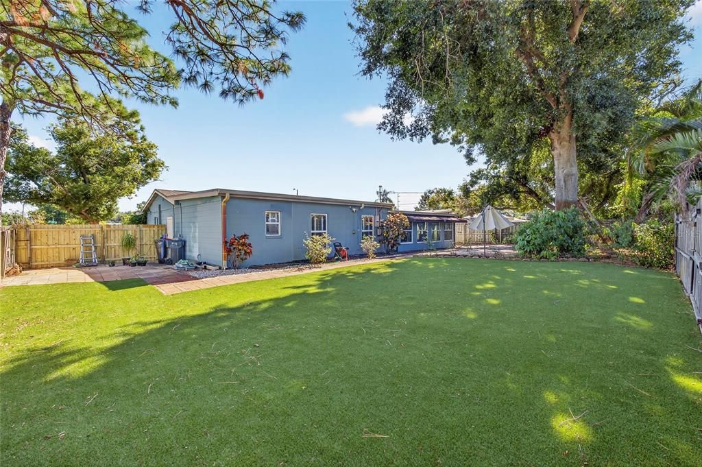 For Sale: $549,900 (3 beds, 2 baths, 1872 Square Feet)