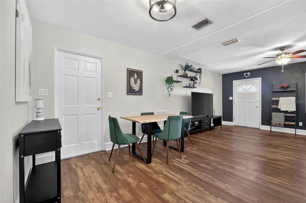 For Sale: $549,900 (3 beds, 2 baths, 1872 Square Feet)