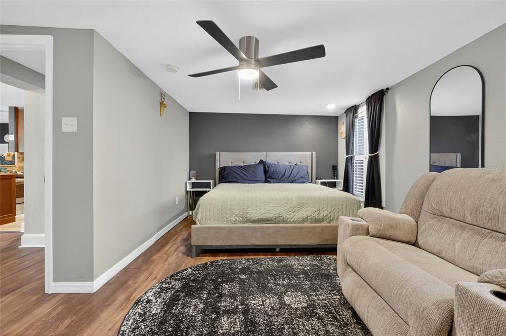 For Sale: $549,900 (3 beds, 2 baths, 1872 Square Feet)